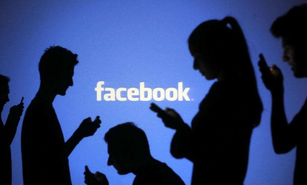 Facebook, mạng ảo hay thật ?