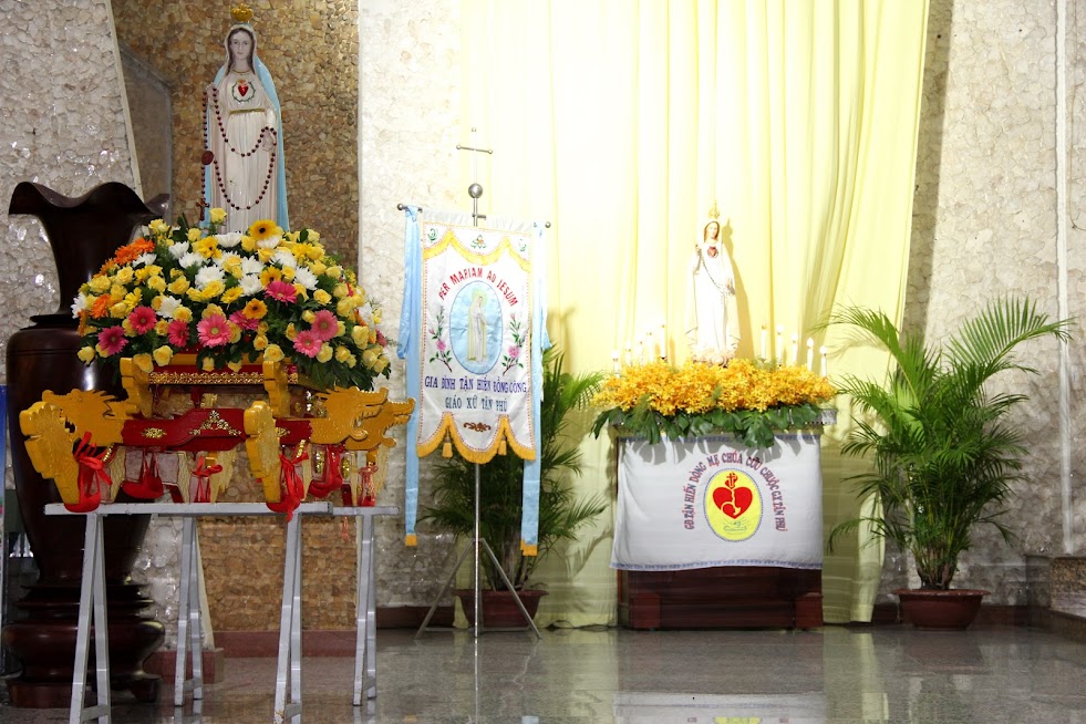 Giáo xứ Tân Phú: Gia đình Tận Hiến Dòng Mẹ Cứu Chuộc mừng Bổn Mạng