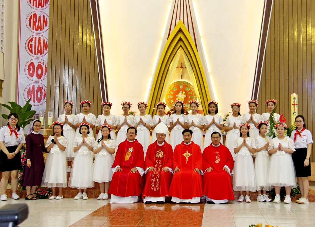 Giáo xứ Bùi Phát: thánh lễ lãnh nhận Hồng ân Chúa Thánh Thần 2020
