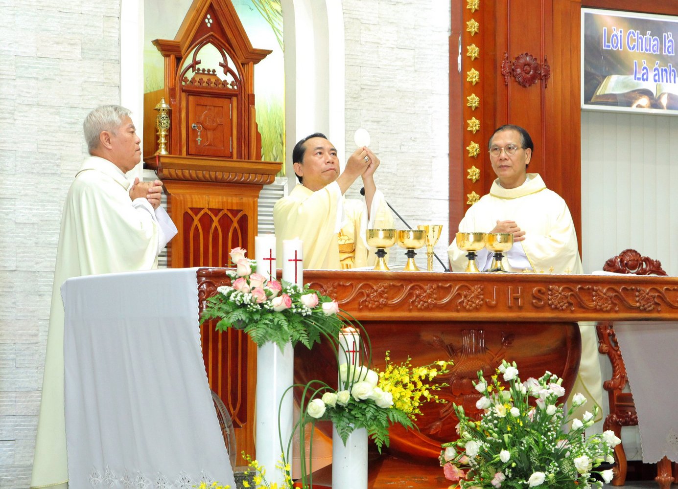 GX Martinô - hạt Tân Tân Sơn Nhì: Thánh lễ tạ ơn 15 năm hồng ân linh mục của cha Chánh xứ
