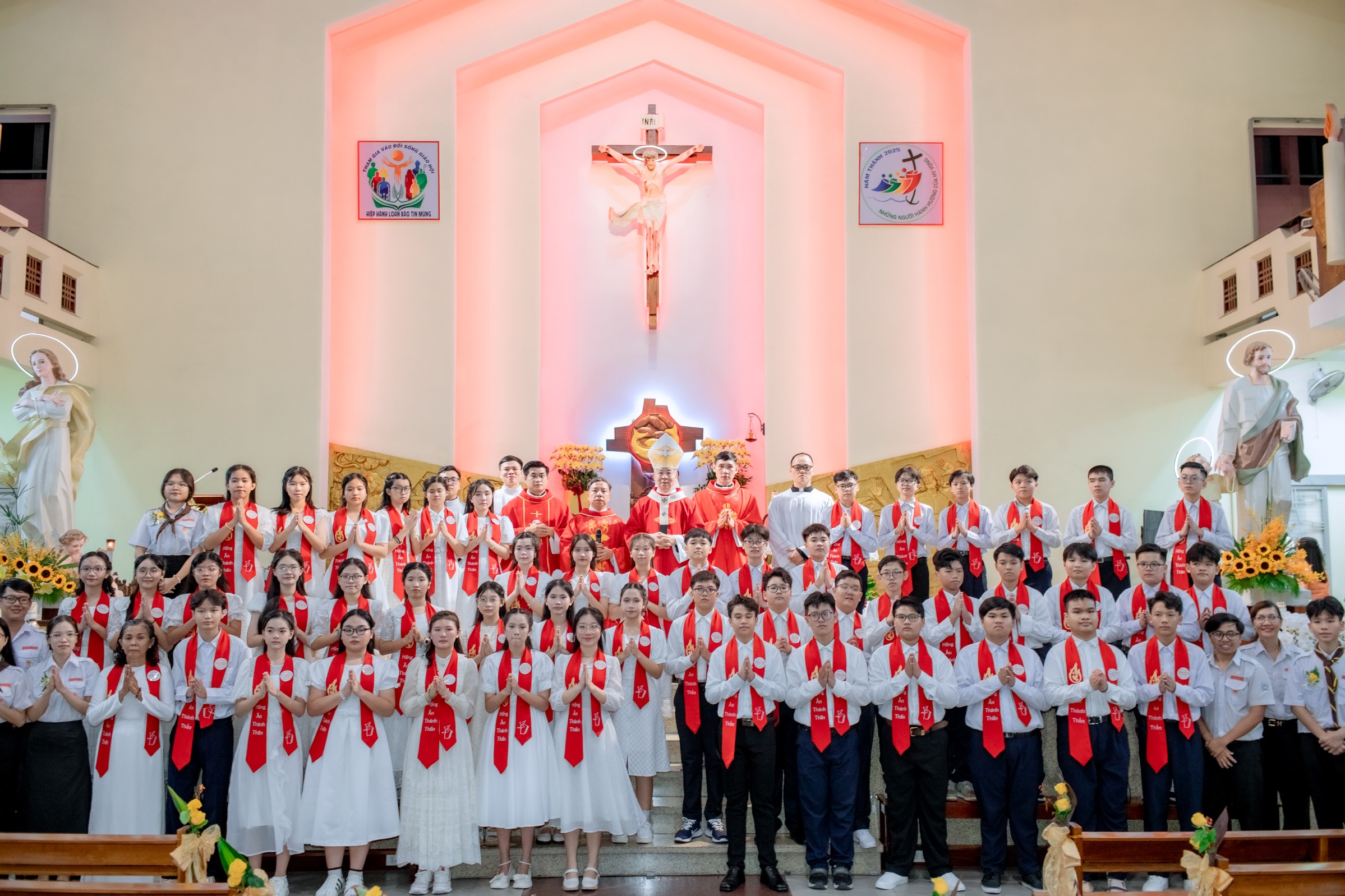 Giáo xứ Nam Thái: 48 em thiếu nhi lãnh nhận Bí tích Thêm Sức