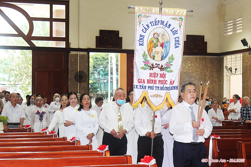 Giáo xứ Tân Phú: Gia đình Phúc âm mừng lễ Bổn Mạng 2022