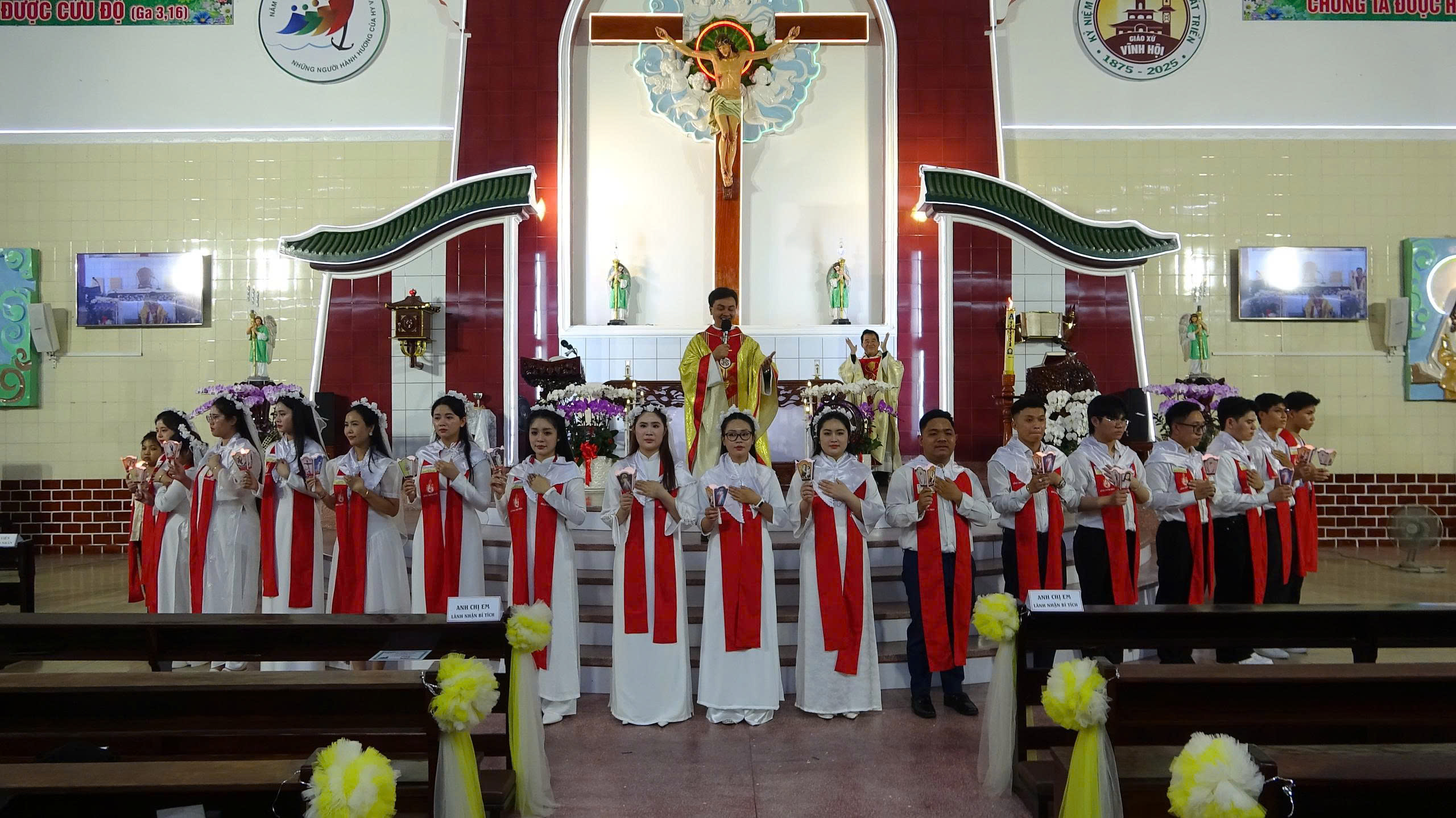 Giáo xứ Vĩnh Hội: Thánh lễ ban bí tích Khai Tâm cho 20 Dự tòng