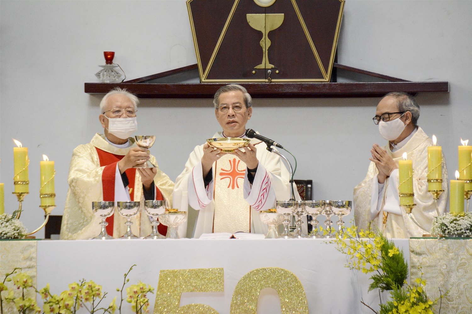 Giáo xứ Hòa Hưng: Mừng 75 năm thành lập và 50 năm hồng ân Linh mục cha chánh xứ