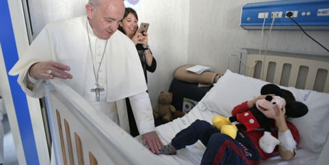 Bệnh viện Vatican mang xiếc đến cho các em thiếu nhi 