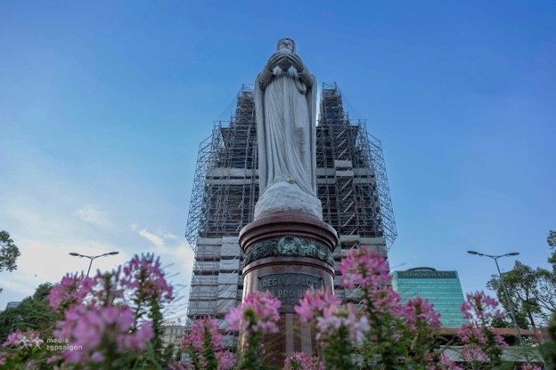 Lễ Tro tại Nhà thờ Chính Tòa Đức Bà Sài Gòn: mời gọi sám hối và đổi mới đời sống