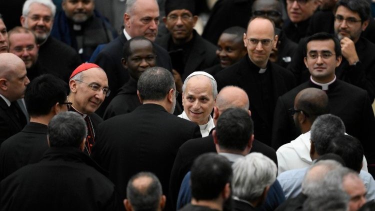 Đức Lêô XIV đối thoại với các linh mục Rôma: Hãy sống tình bạn, cảnh giác trước sự ghen tị và Internet