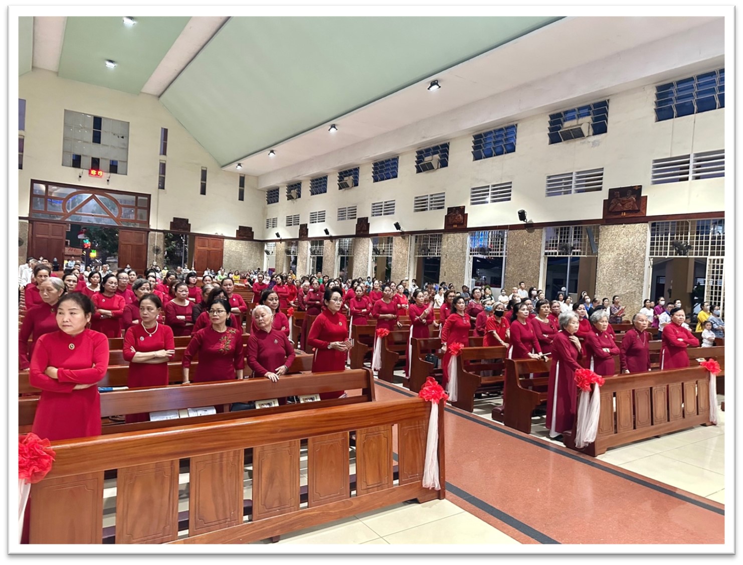 Giáo xứ Tân Phú: Thánh lễ Lòng Chúa Thương Xót 2023