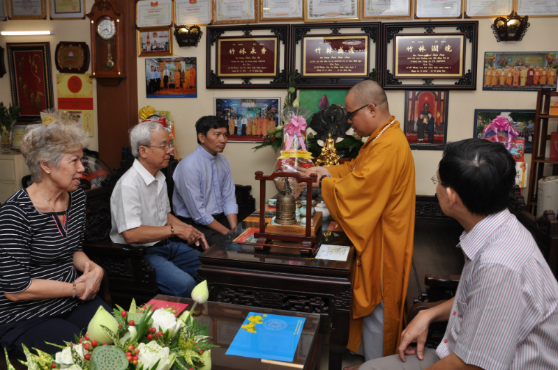 Giáo xứ Bàn Cờ: Chúc mừng Đại lễ Phật Đản