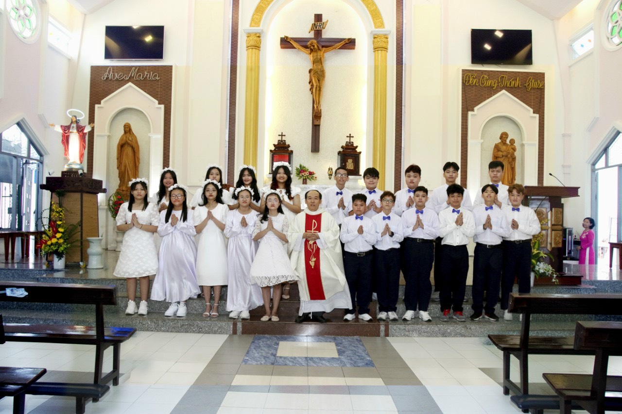 Giáo xứ Phú Hải: Lễ Mình Máu Thánh Chúa Kitô 2022