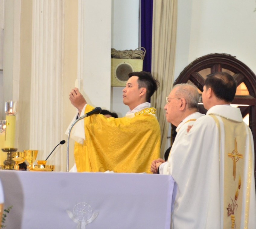 Giáo xứ Bùi Môn: Tân linh mục Phêrô Phạm Duy Khoa dâng lễ Tạ ơn