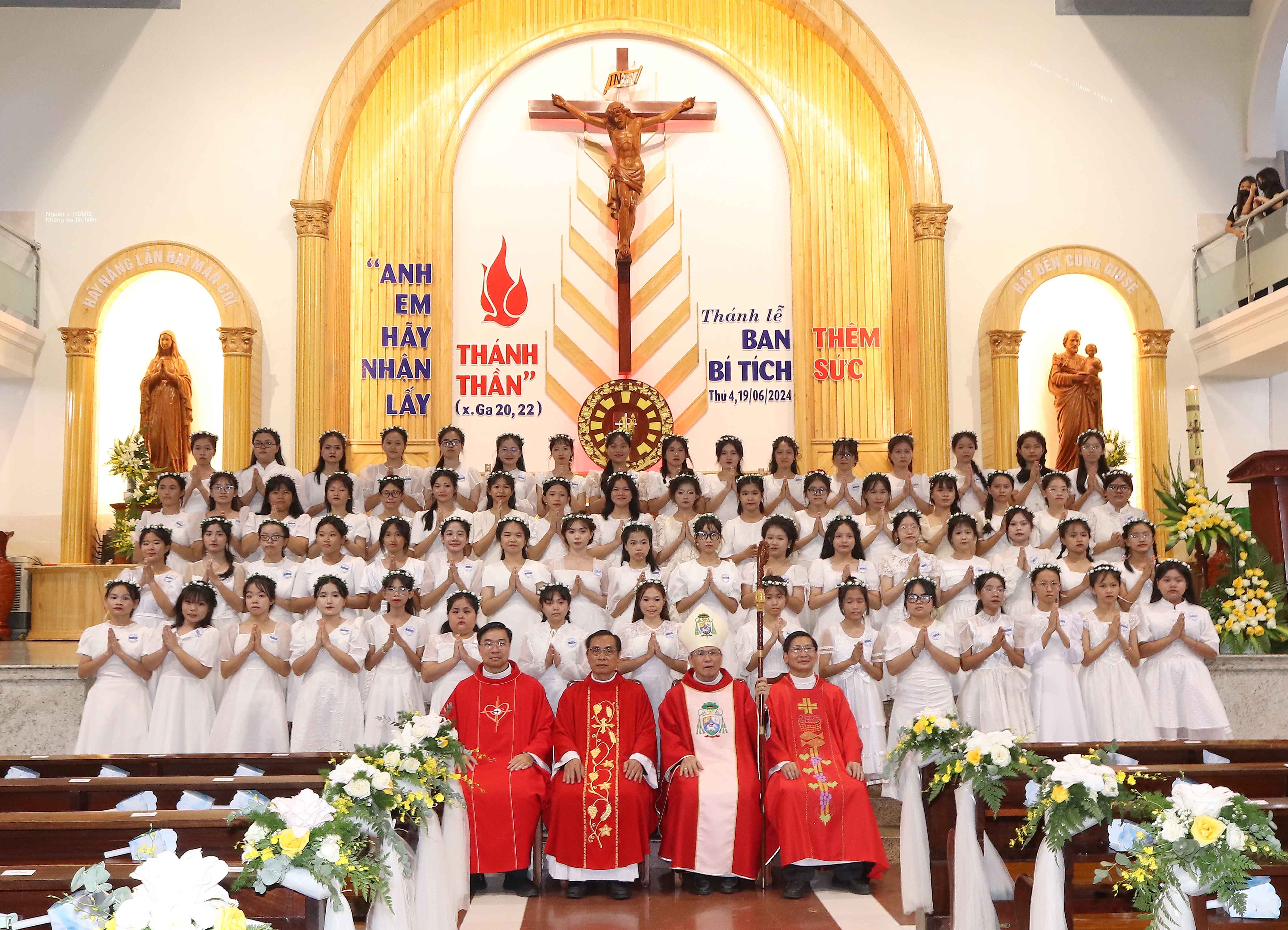 Giáo xứ Tân Đông: Hồng ân Thánh Thần 2024