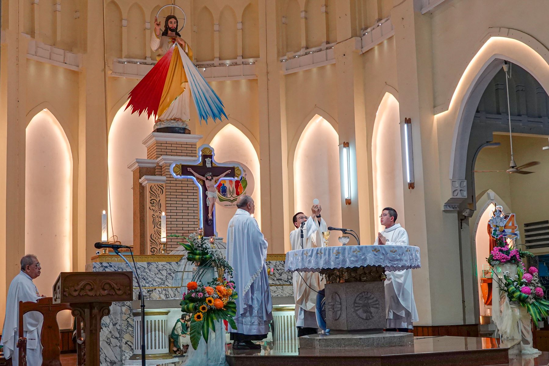 Giáo xứ Gia Định: Thánh lễ kỷ niệm 4 năm Hồng ân Linh mục của Cha Phó Giuse 19.6.2024