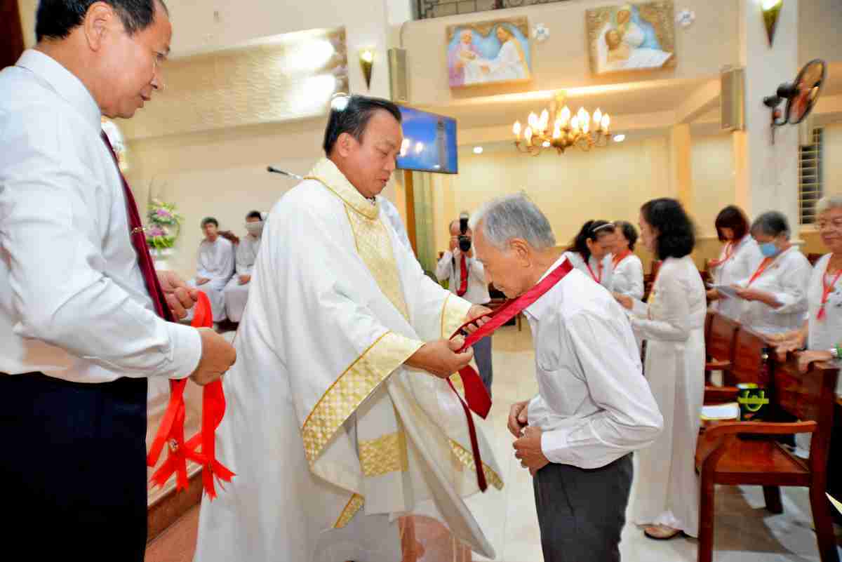 Giáo xứ Thánh Gia: GĐPTTTCG Giáo hạt Tân Định mừng kính Bổn mạng và tái thành lập Xứ đoàn Thánh Gia