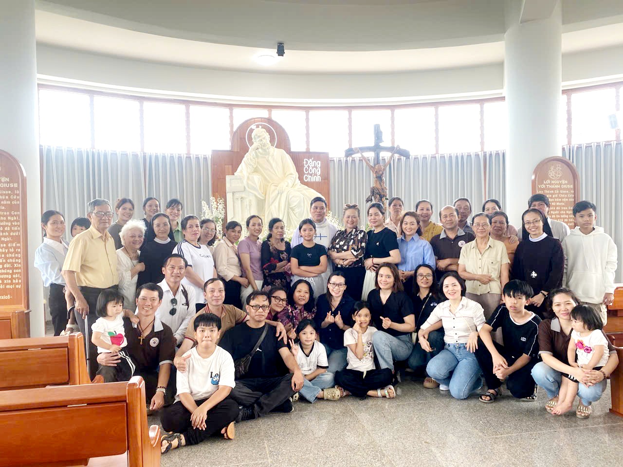 Huynh đoàn Têrêsa Avila - Giáo họ Vĩnh Lộc hành hương Năm Thánh 2025: Hiệp hành trong hy vọng