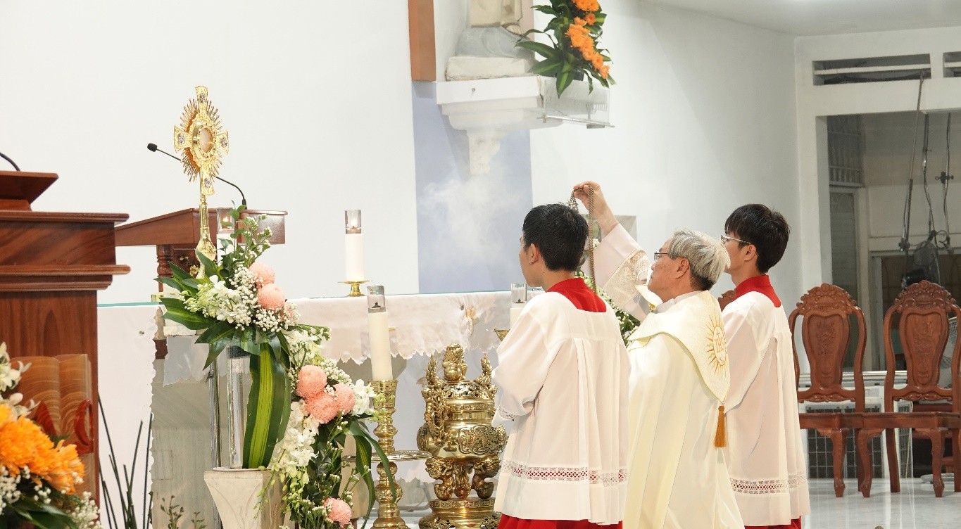 Giáo xứ Nhân Hòa: Hội các Bà Mẹ Công giáo tĩnh tâm chuẩn bị mừng lễ bổn mạng