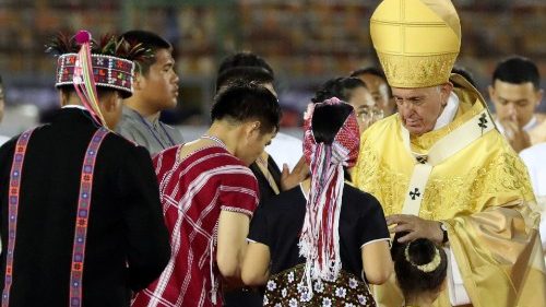 Đức Thánh Cha cử hành Thánh lễ đầu tiên tại Thái Lan