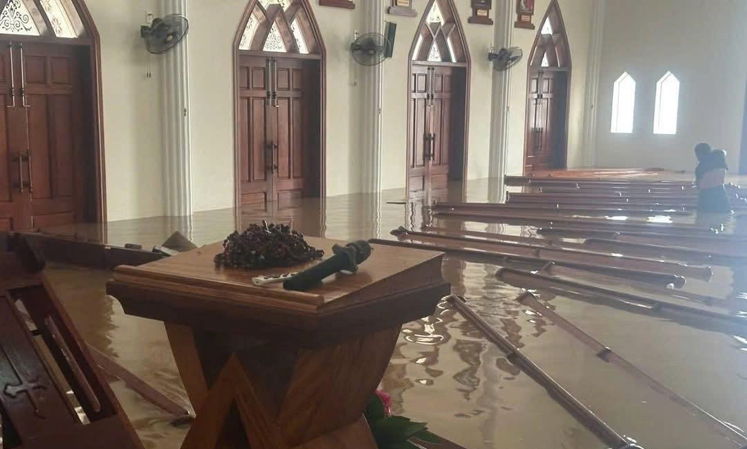 Mưa lớn kéo dài gây ngập nặng tại nhiều giáo xứ trong Giáo phận Qui Nhơn