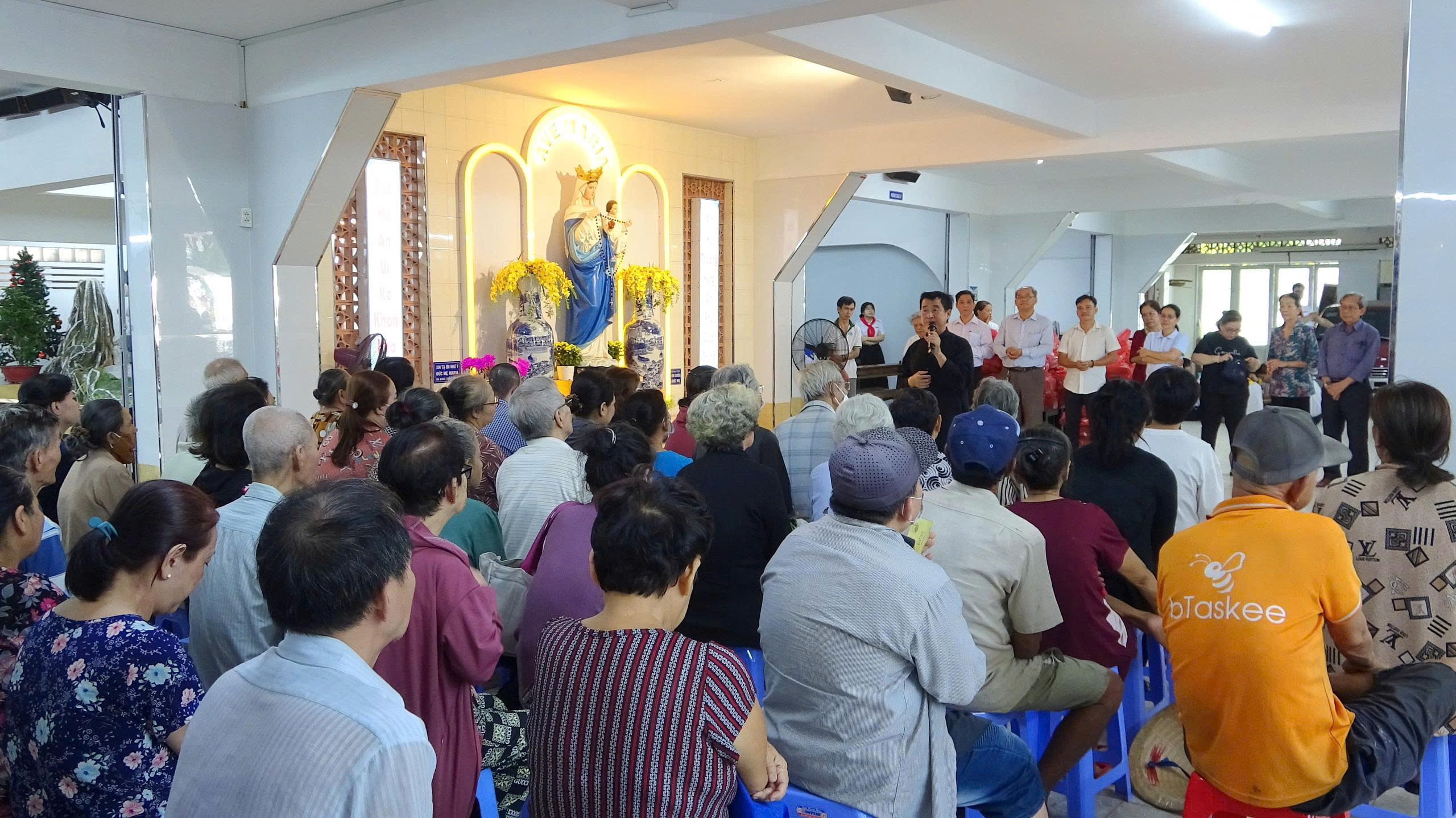 Giáo xứ Vĩnh Hội: Kết hoa bác ái dâng Chúa Hài Đồng