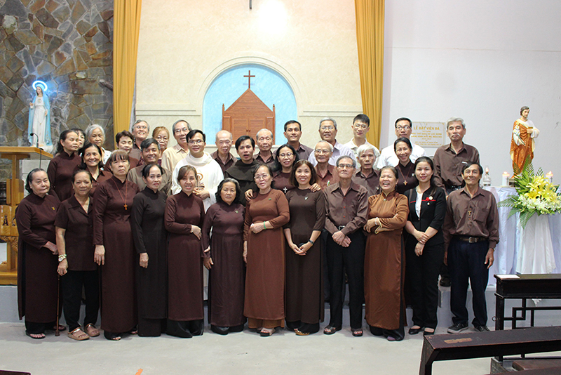 Giáo xứ Lộc Hưng: Huynh đệ đoàn Phan Sinh mừng bổn mạng