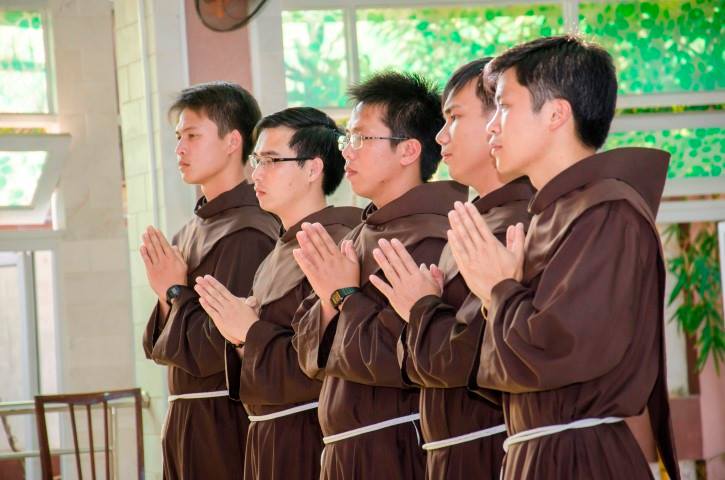 Tình Dòng Phanxicô Việt Nam: Thánh lễ phong chức Phó tế và Linh mục