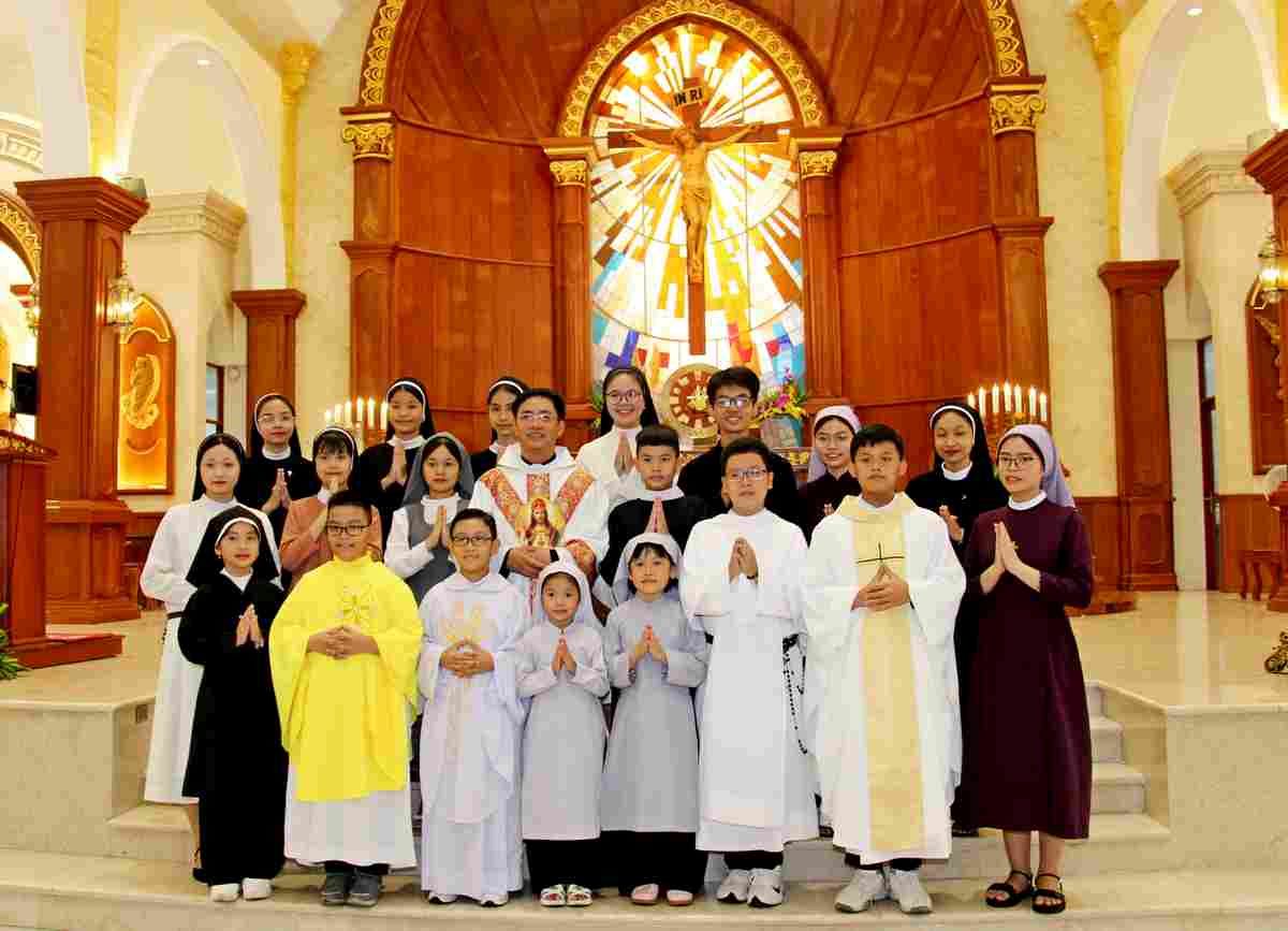 Giáo xứ Bùi Phát: Cầu cho ơn Thiên triệu Linh mục & Tu sĩ