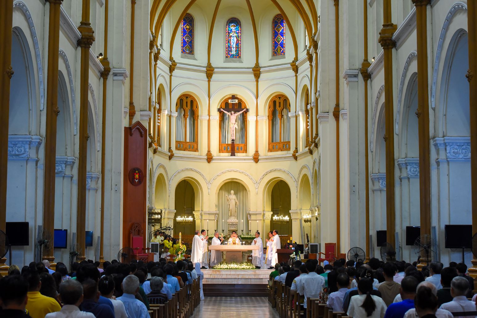 Nhà thờ Đức Bà Sài Gòn: Đức Giám mục Phêrô Kiều Công Tùng dâng Thánh lễ Tạ ơn ngày 21-5-2023