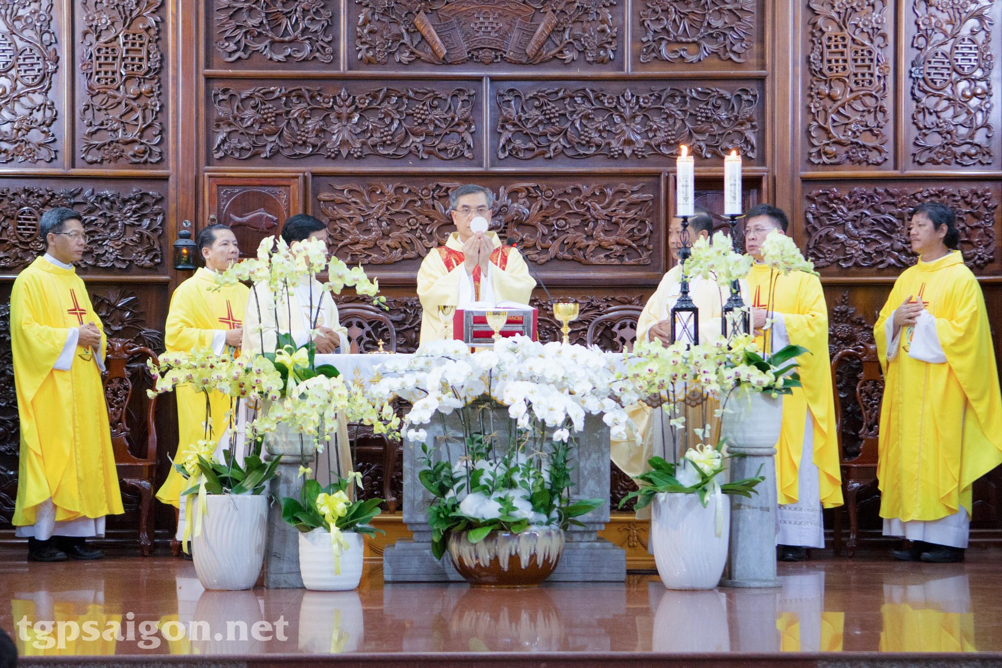 Thánh lễ tạ ơn kỷ niệm 19 năm linh mục của 14 linh mục khóa V