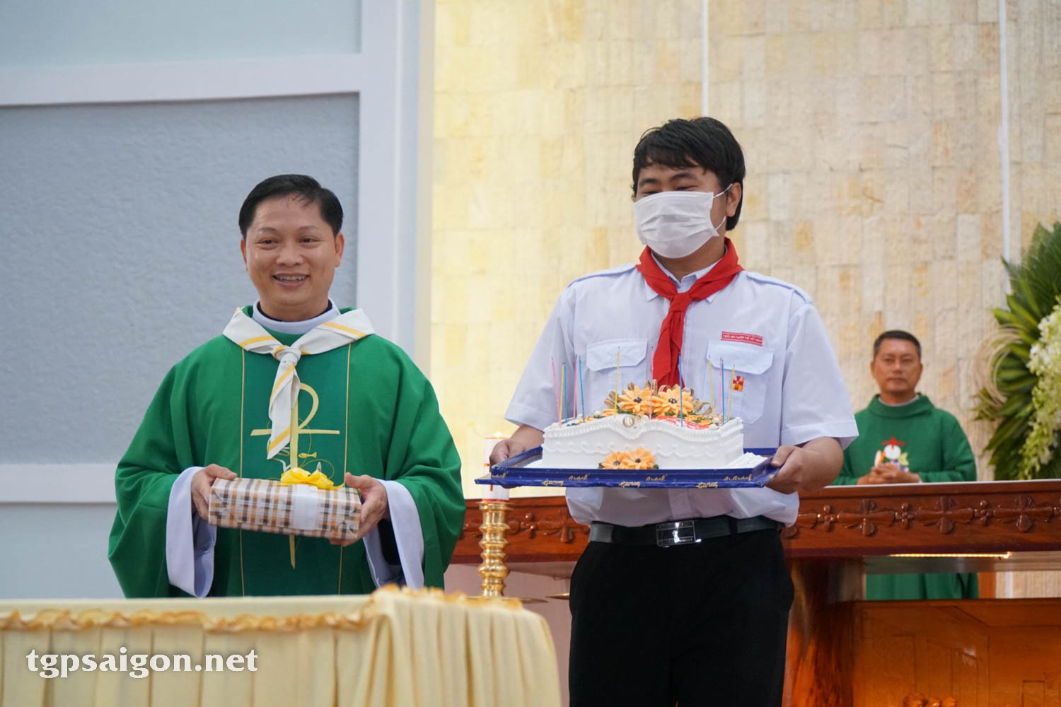 Giáo xứ Phú Bình: Thiếu nhi tri ân Linh mục chánh xứ ngày 21-8-2022