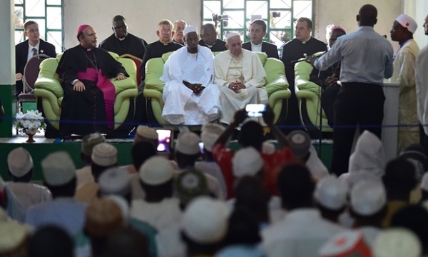Đức Thánh Cha Phanxicô tông du châu Phi – Ngày cuối cùng tại Cộng hoà Trung Phi: “Kitô hữu và người Hồi giáo đều là anh chị em với nhau”