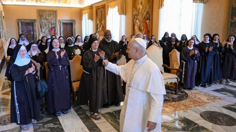 Đức Lêô XIV với các nữ tu Clara Khó Nghèo: Ơn gọi phát sinh từ lời cầu nguyện
