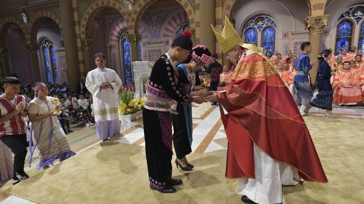 Đức Thánh Cha cử hành Thánh lễ với giới trẻ Thái Lan