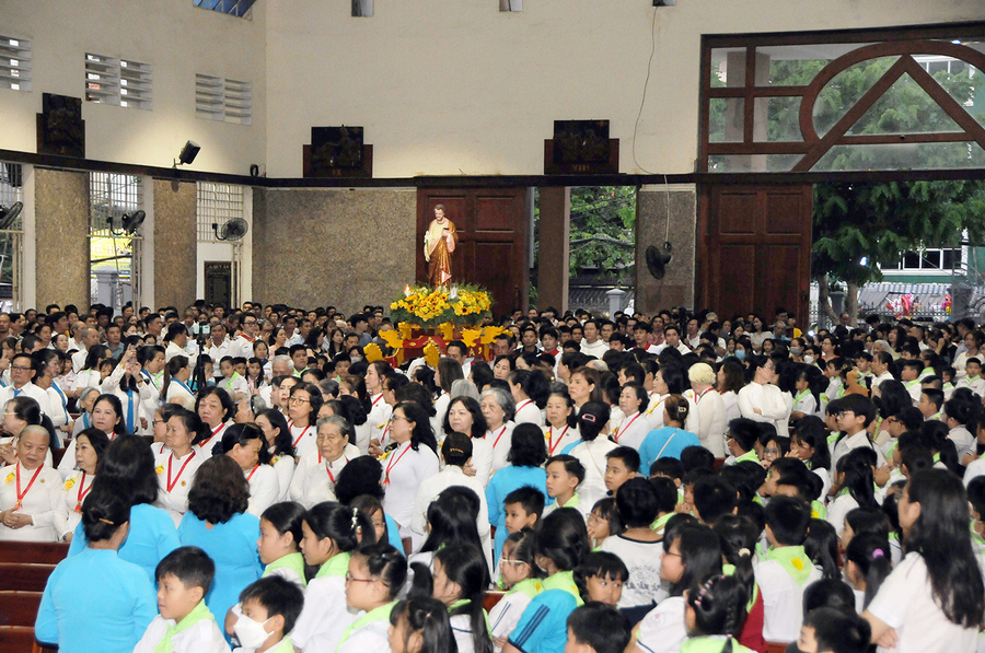 GX Tân Phú: Lễ Thánh Cả Giuse, bổn mạng quý Cha  và gia đình  Phạt  Tạ Thánh  Tâm