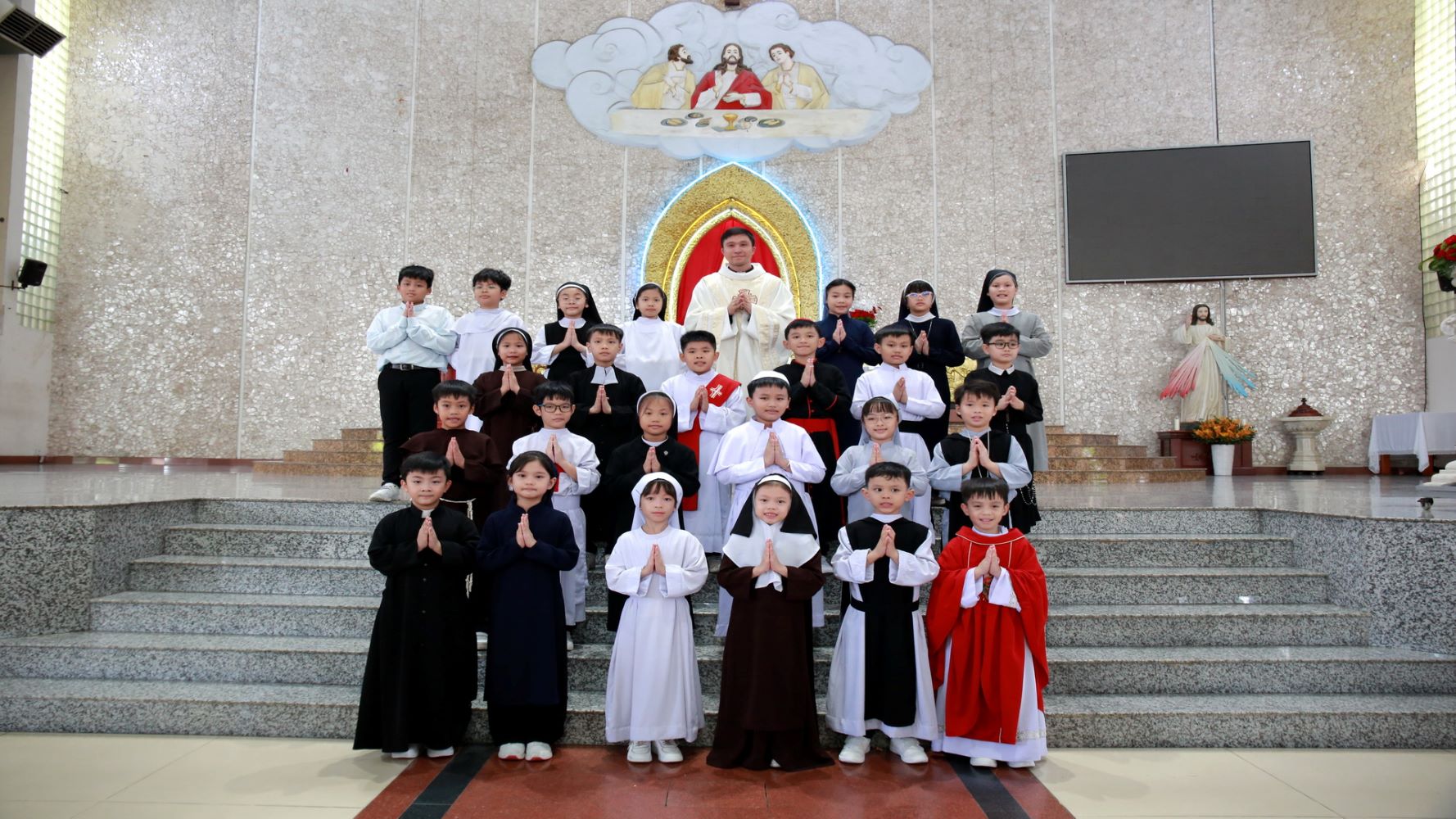 Giáo xứ Tân Phú: Thánh lễ Chúa Chiên Lành cầu cho ơn gọi Thiên triệu 21-04-2024