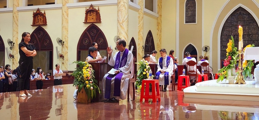 Giáo xứ Đông Quang: 154 em thiếu nhi xưng tội lần đầu