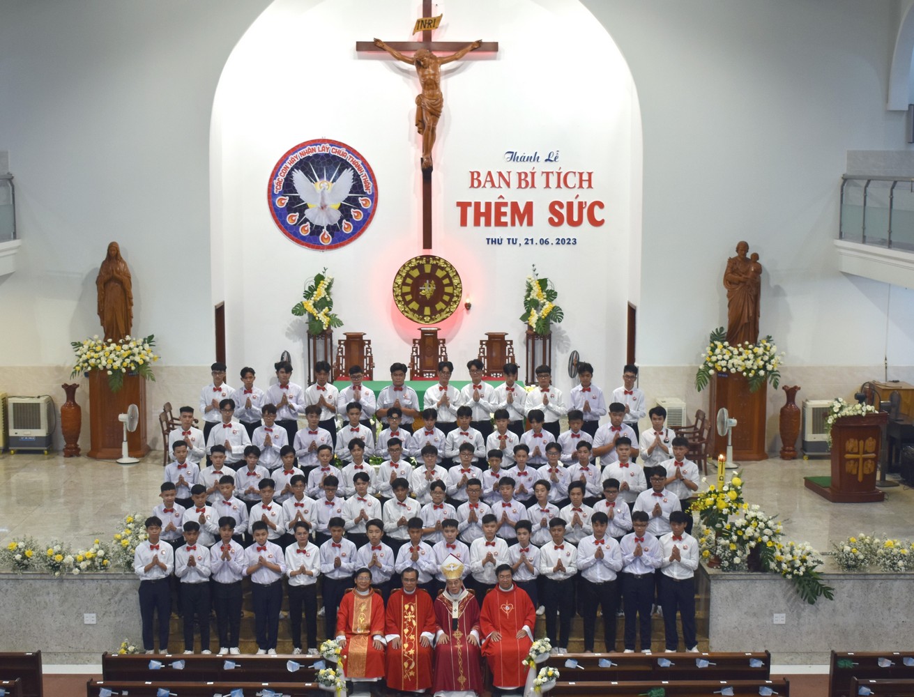 Giáo xứ Tân Đông: Thánh lễ ban Bí tích Thêm Sức - 2023