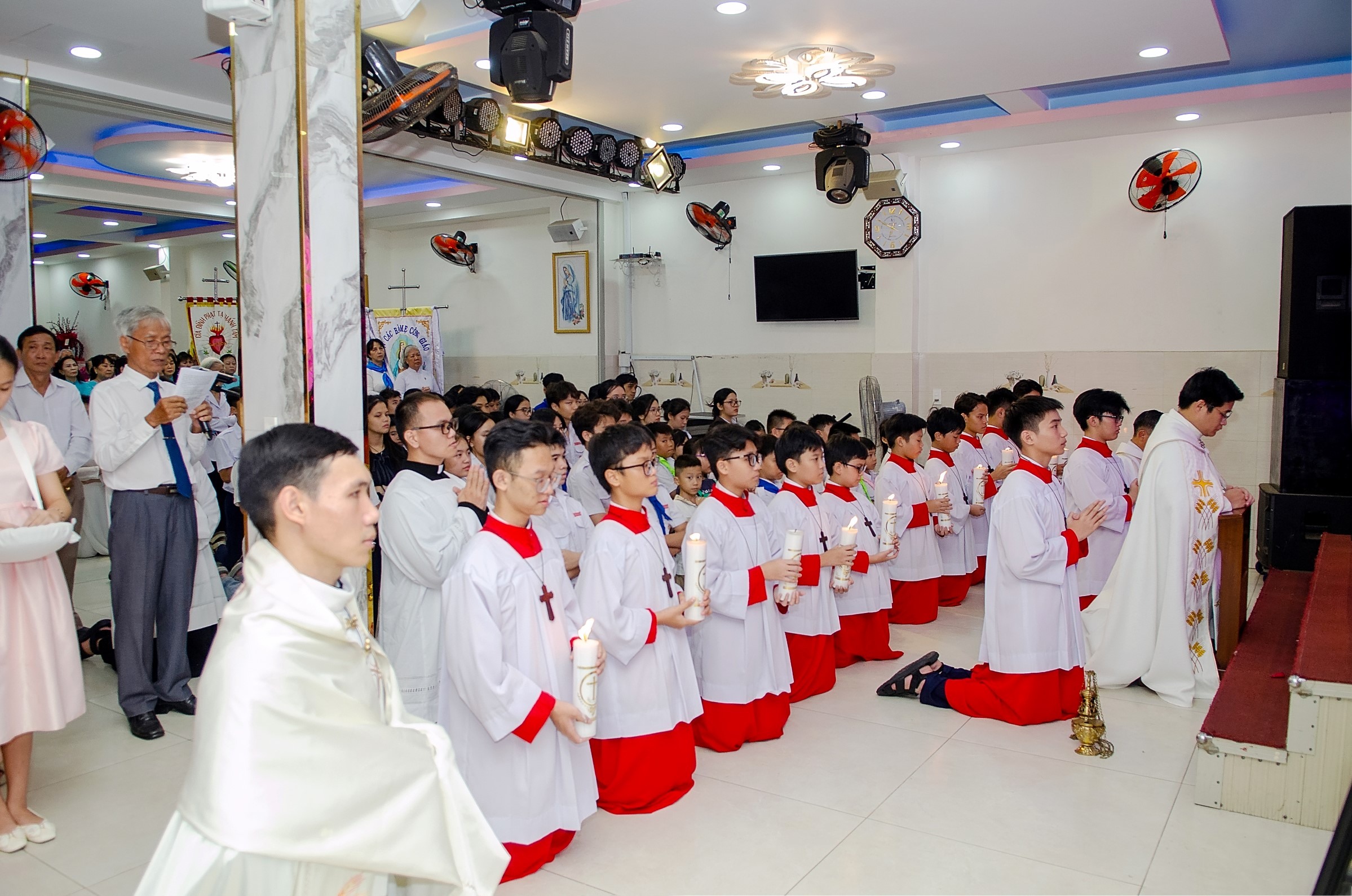 Thánh lễ kính Mình và Máu Thánh Chúa Kitô tại giáo xứ Nam Thái