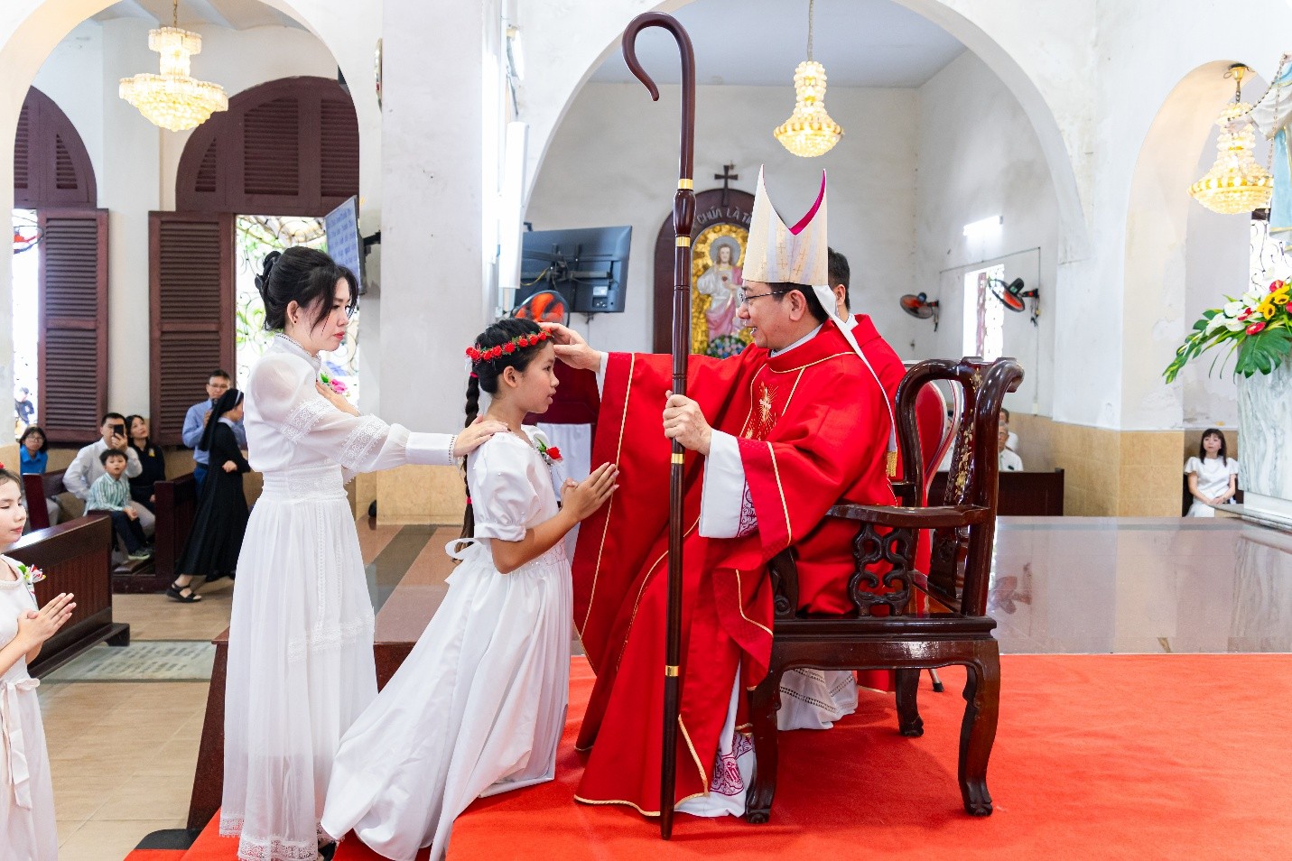 Giáo xứ Chí Hòa: Thánh lễ ban Bí tích Thêm Sức