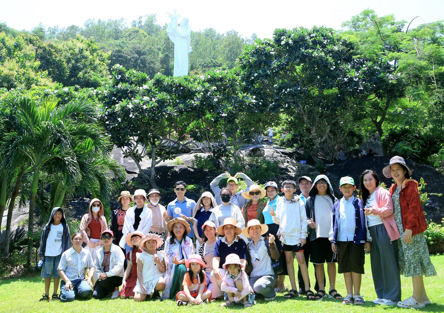 Hội Trợ Tá và Ca đoàn Fatima Giáo họ Vĩnh Lộc hành hương và nghỉ dưỡng