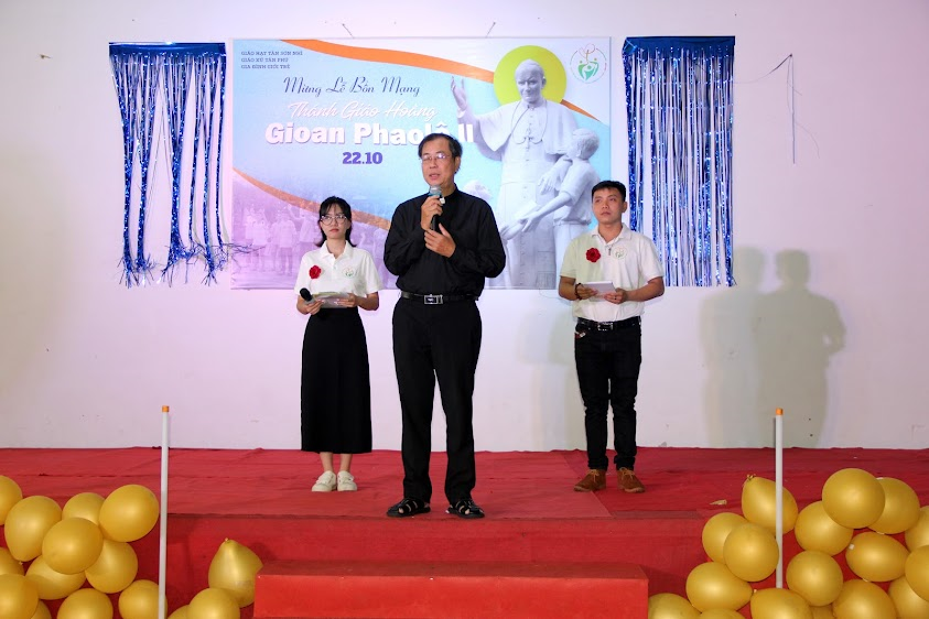 Giáo  xứ  Tân  Phú:  mừng  kính  lễ  Thánh  Gioan  Phaolo II,  Bổn  Mạng Ban Mục vụ Giới  Trẻ