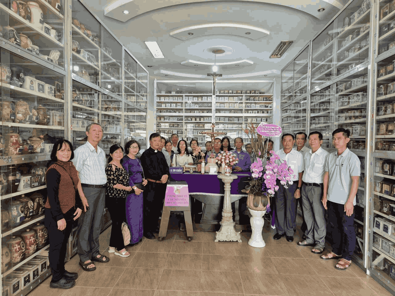 Giáo xứ Thánh Linh: Viếng hài cốt Cha cố Phaolô Đỗ Quang Chí nhân lễ giỗ 3 năm