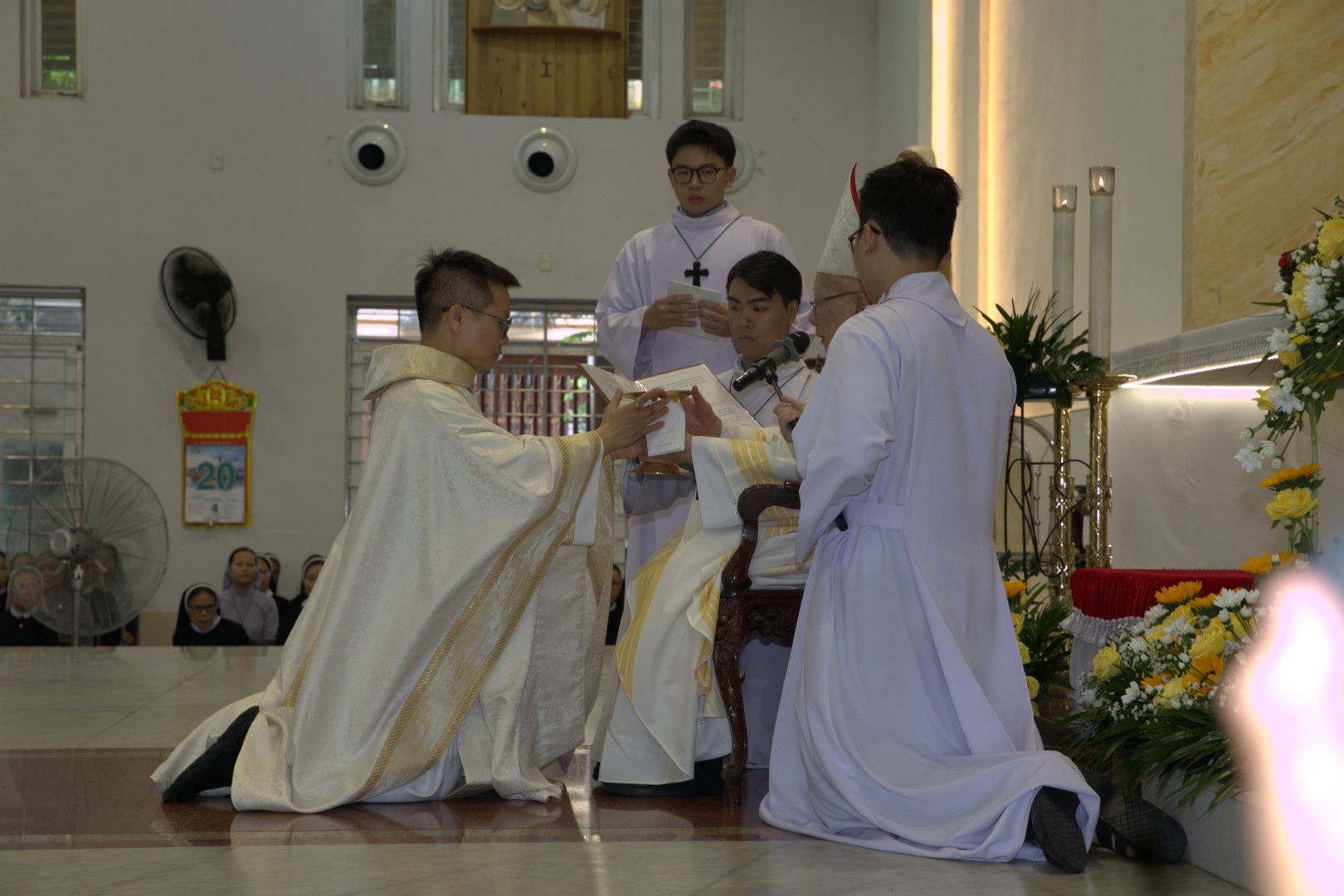 Hồng ân linh mục: hoa trái từ vườn nho Cát Minh và niềm vinh dự của giáo xứ Tân Việt