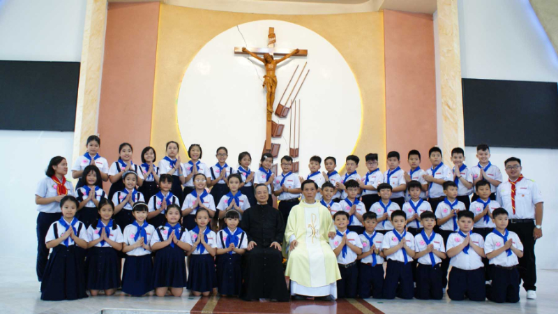 Giáo xứ Tân Việt: Thiếu nhi Rước Lễ lần đầu