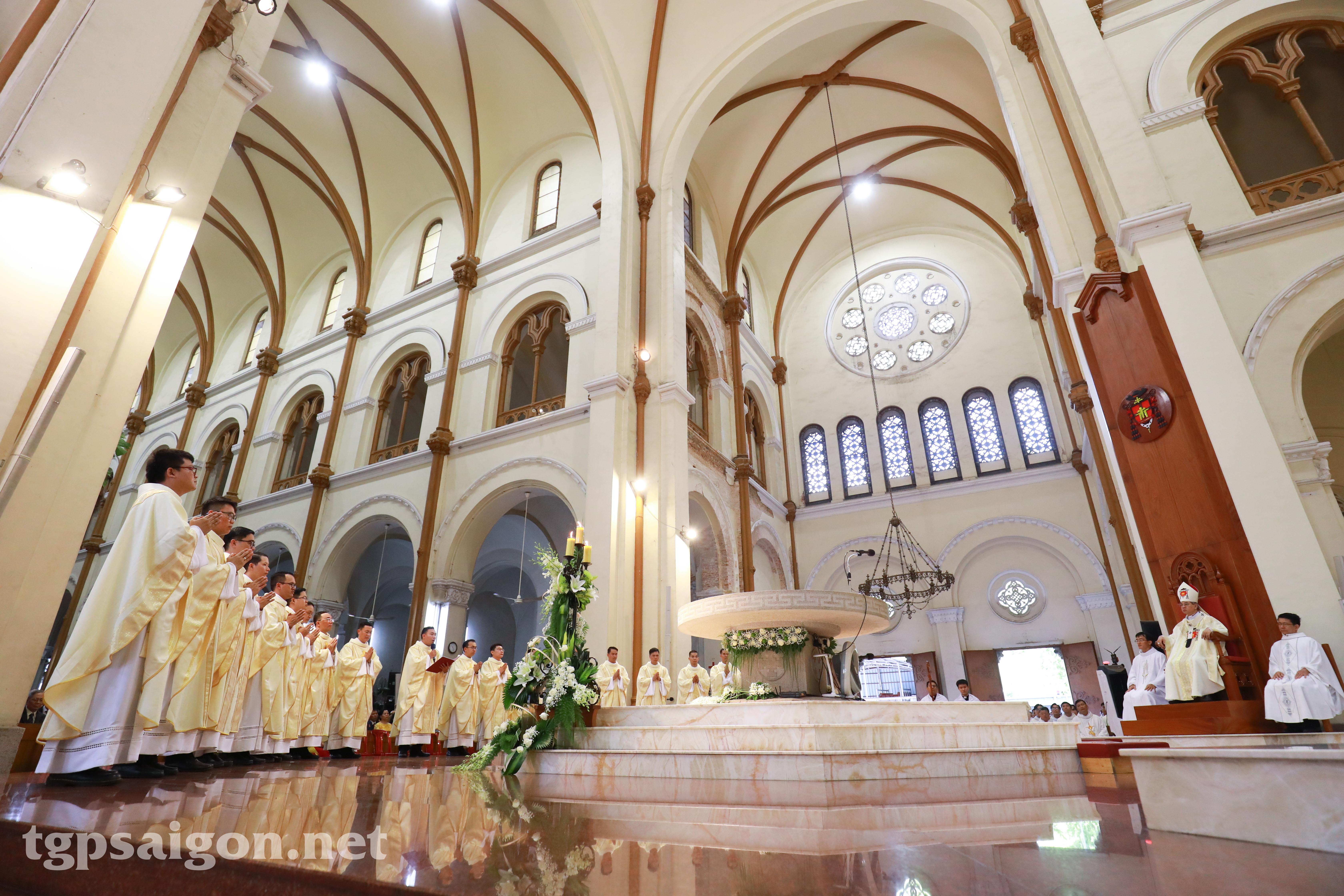 Thánh lễ truyền chức linh mục ngày 24-6-2022 tại Nhà thờ Chính tòa Sài Gòn