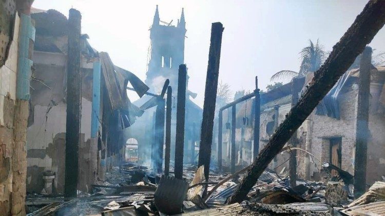 Cuộc chiến bị lãng quên ở Myanmar tiếp tục tàn phá các giáo xứ và tu viện
