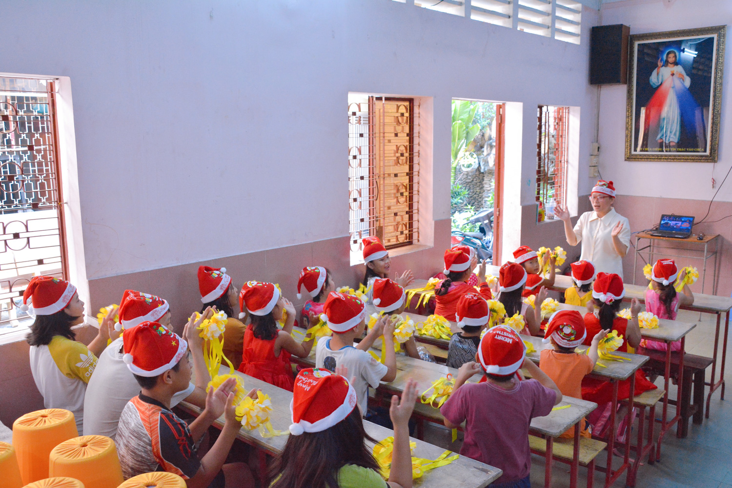 Giáo xứ Hà Đông: Lớp học tình thương Mừng Chúa Giáng sinh 2020