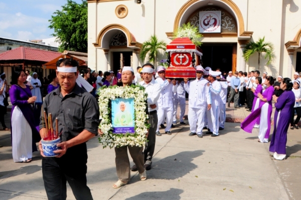 Gx. Chí Hòa: Lễ an táng Cha Vinh Sơn Nguyễn Văn Định