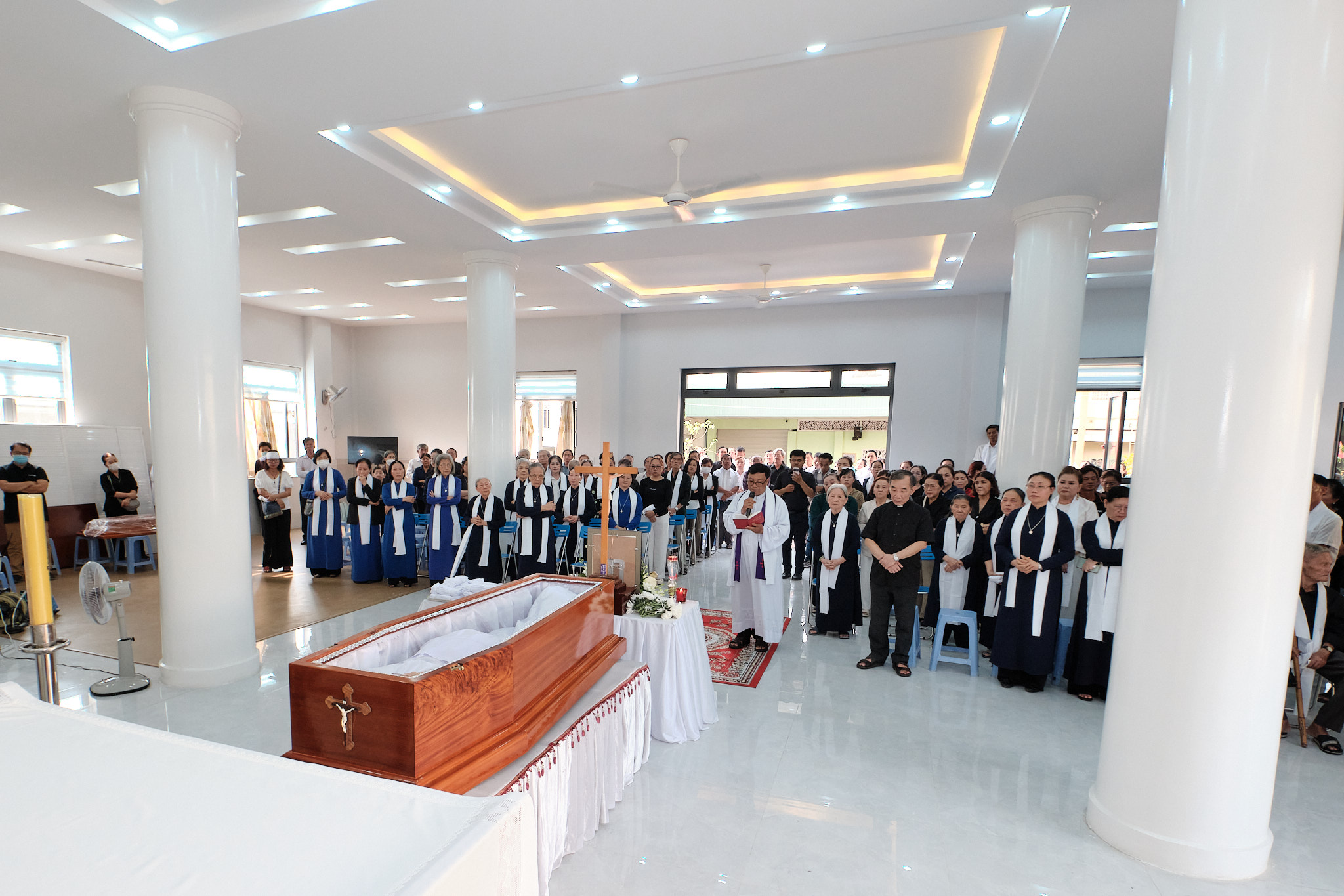 Nghi thức tẩn liệm và phát tang cố linh mục Aloisiô Lê Văn Liêu