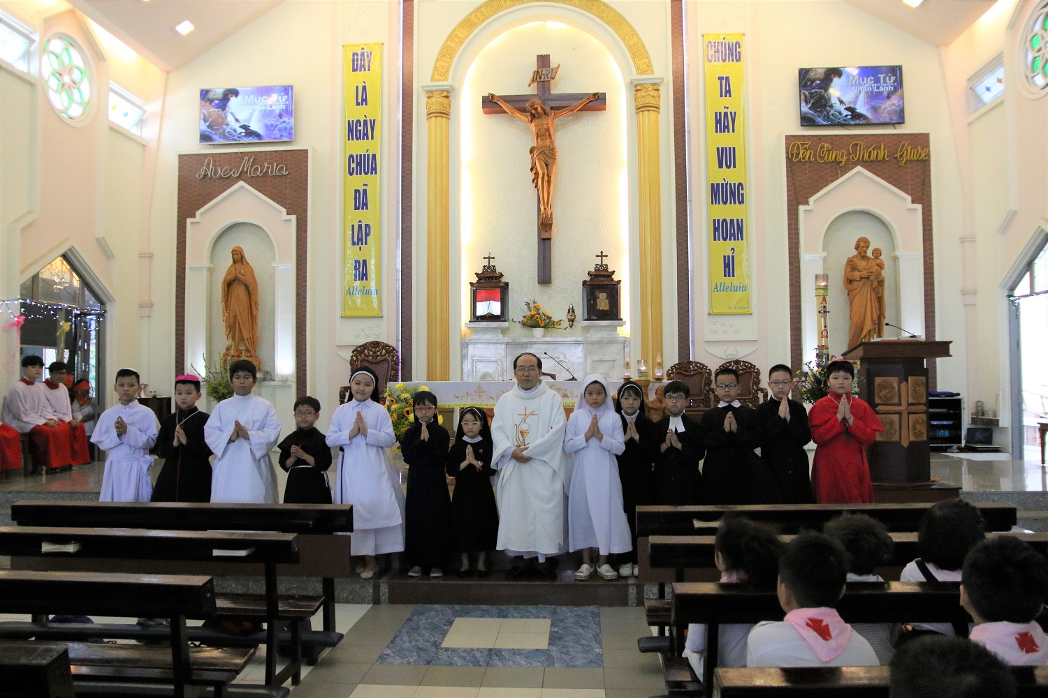 Giáo xứ Phú Hải: Thánh lễ Chúa Chiên lành - Cầu nguyện cho ơn Thiên triệu Linh mục và Tu sĩ 2021