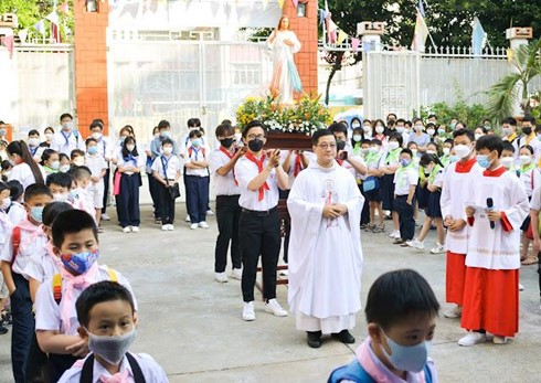 Nhà thờ Phú Hạnh: Đại lễ kính Lòng Chúa Thương Xót 24-4-2022